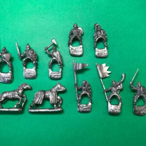 Mounted Knights of Illyria w-Banners & Melee Weapons